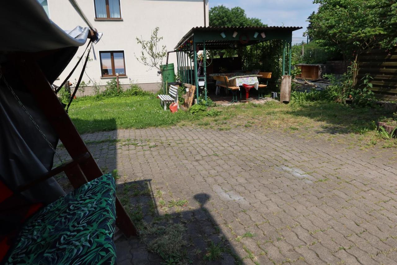 Ferienwohnung Im Einfamilienhaus, Automobil Und Robert Schumann Stadt Цвиккау Экстерьер фото