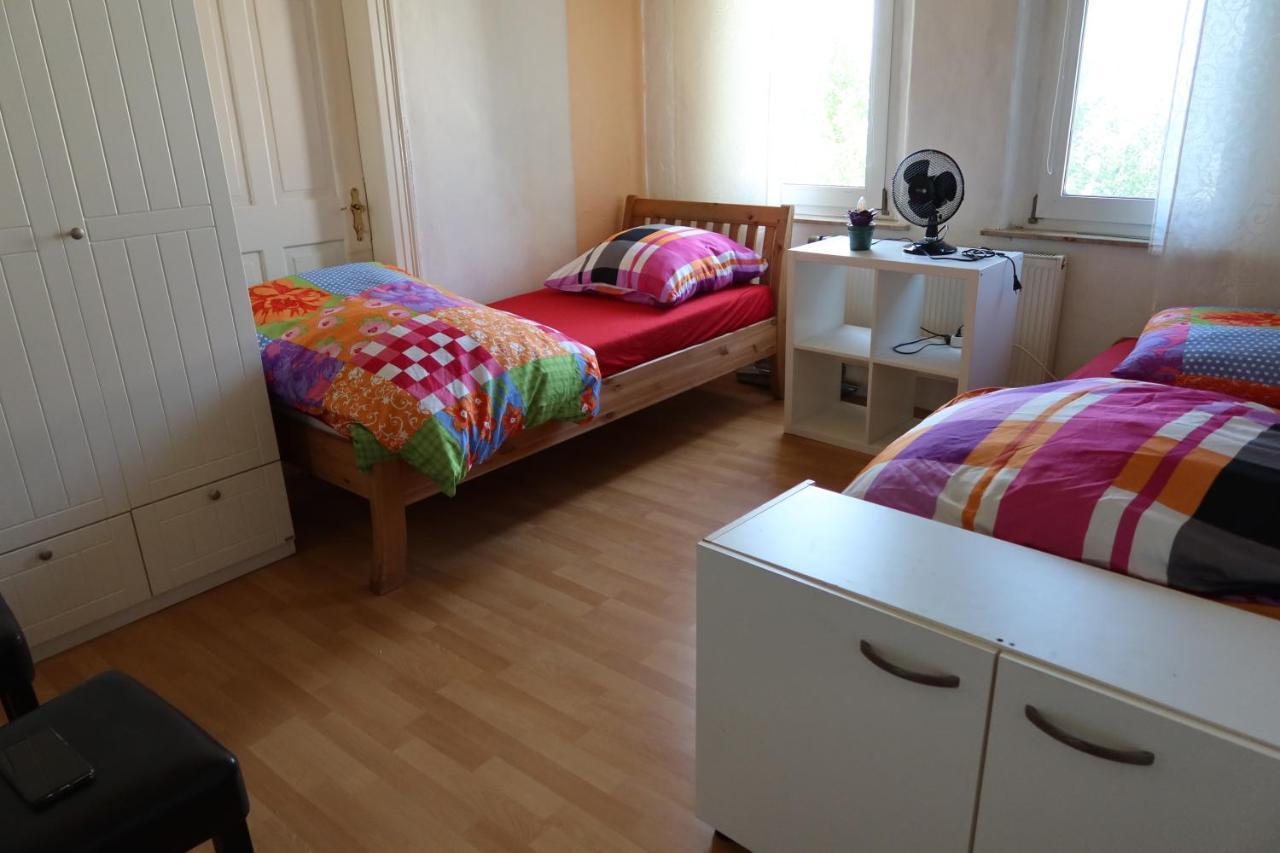 Ferienwohnung Im Einfamilienhaus, Automobil Und Robert Schumann Stadt Цвиккау Экстерьер фото